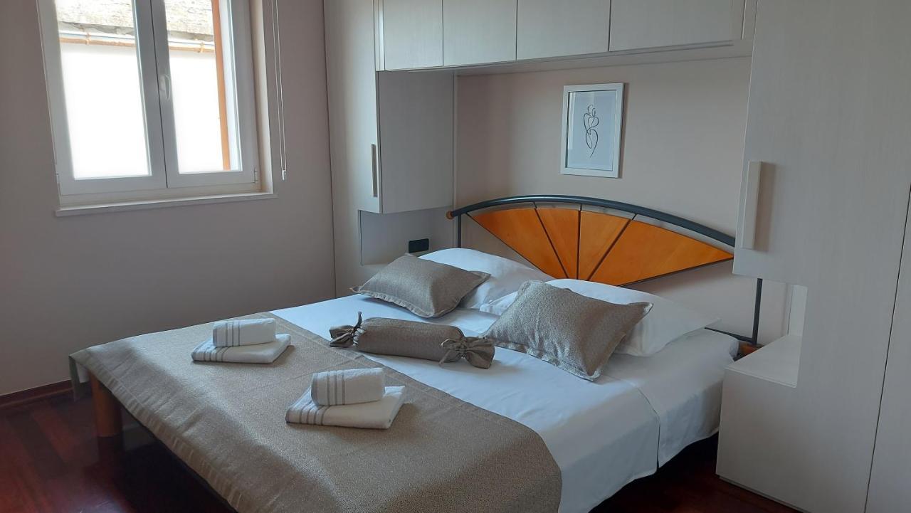 Appartement Luxury Penthouse Roberta à Primošten Extérieur photo